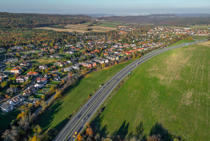 (4) Pozemek Mníšek pod Brdy 10