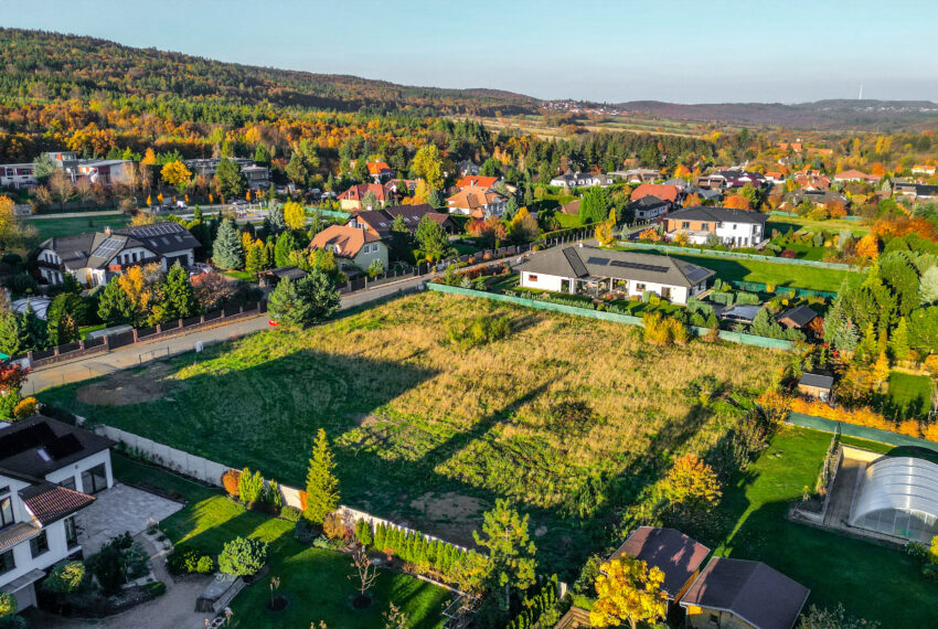 (4) Pozemek Mníšek pod Brdy 14