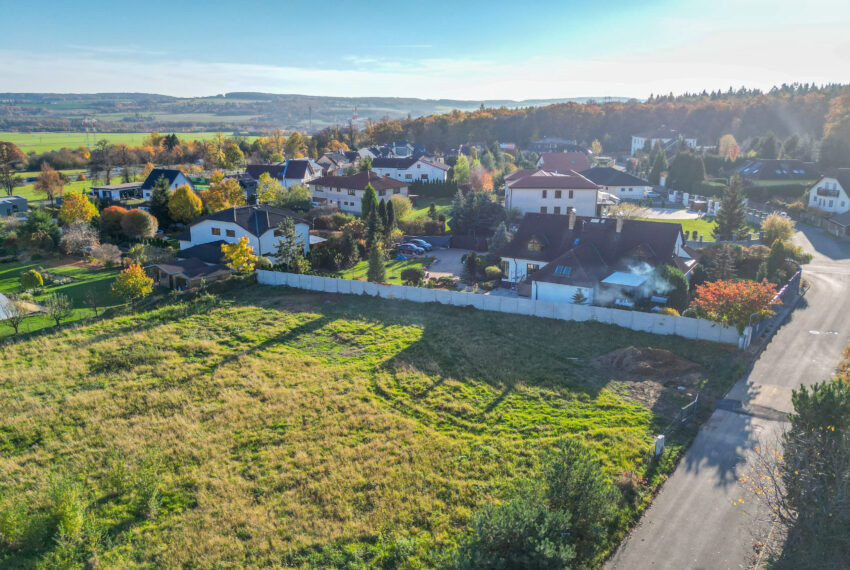 (4) Pozemek Mníšek pod Brdy 3