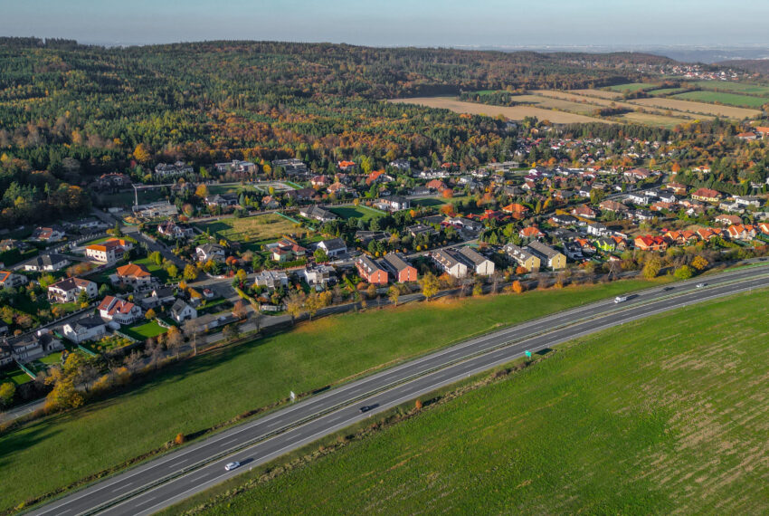 (4) Pozemek Mníšek pod Brdy 9